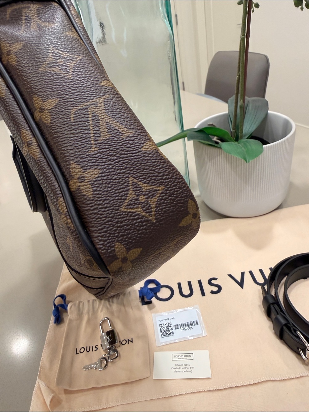 Louis Vuitton Porte-Documents Voyage PM in Monogram - Picture 3 of 8